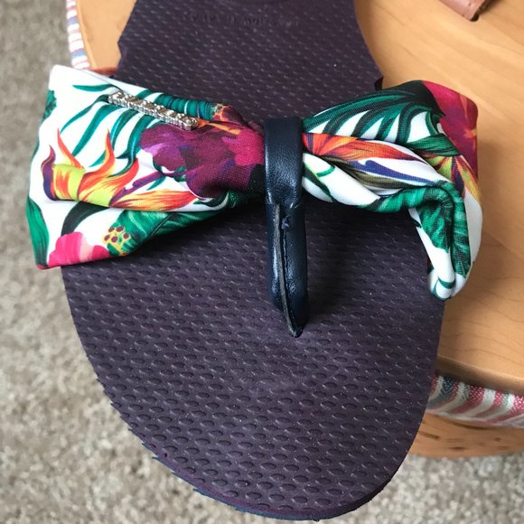 Havaianas White with Tropical Flowers Thong Sandals Size 9/10W - Picture 4 of 7